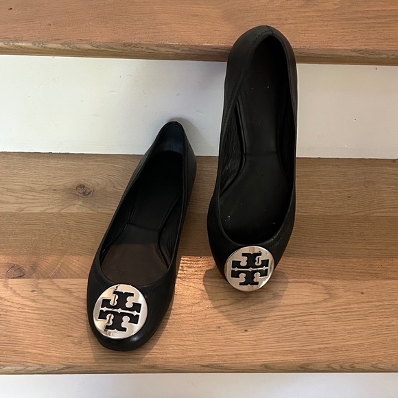 TORY BURCH WOMEN'S BLACK LEATHER LOGO BALLET FLATS SHOES 9 - Picture 11 of 11
